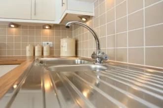 como limpar azulejo de cozinha