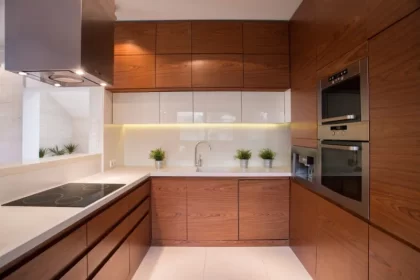 como organizar o armário da cozinha