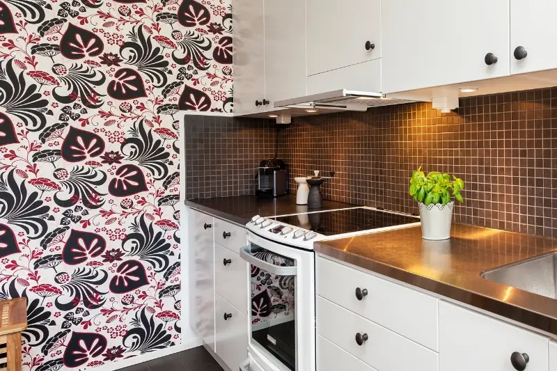 cozinha decorada com papel de parede